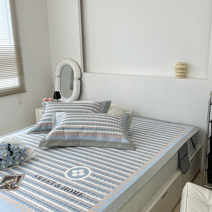 91家纺网 家纺一手货源 找家纺 昔可 2022新款大版数码水洗冰沐丝凉席 香香四叶花蓝