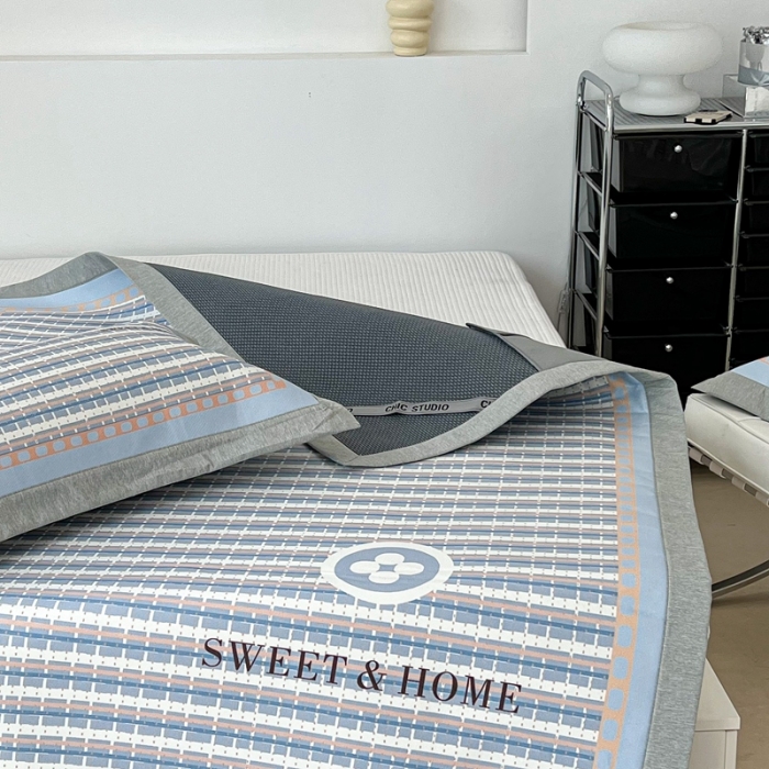 91家纺网 家纺一手货源 找家纺 昔可 2022新款大版数码水洗冰沐丝凉席 香香四叶花蓝