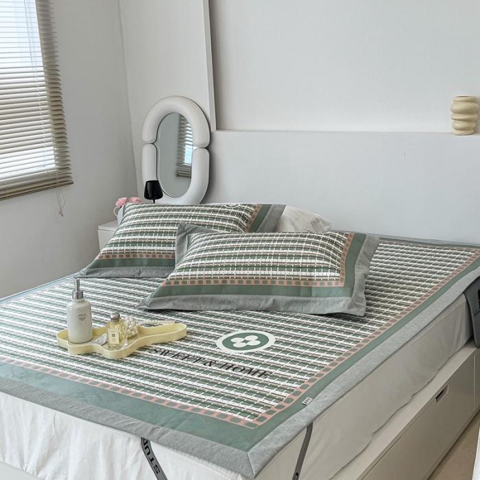 91家纺网 家纺一手货源 找家纺 昔可 2022新款大版数码水洗冰沐丝凉席 香香四叶花绿