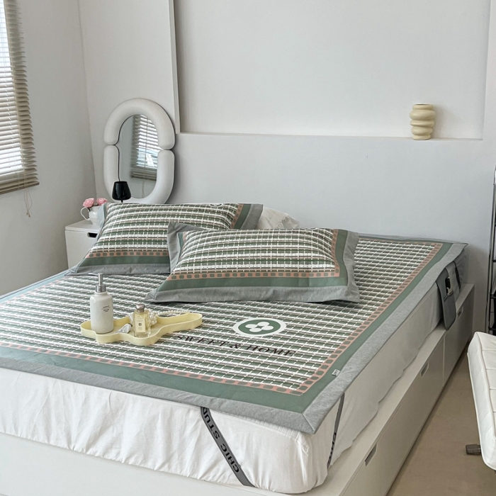 91家纺网 家纺一手货源 找家纺 昔可 2022新款大版数码水洗冰沐丝凉席 香香四叶花绿