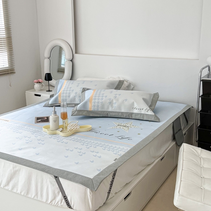 91家纺网 家纺一手货源 找家纺 昔可 2022新款大版数码水洗冰沐丝凉席 星光闪闪蓝