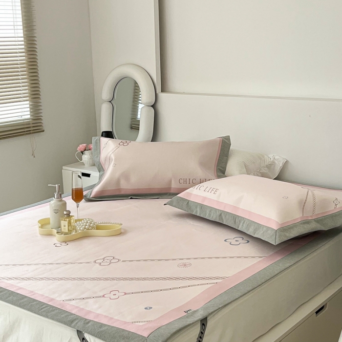 91家纺网 家纺一手货源 找家纺 昔可 2022新款大版数码水洗冰沐丝凉席 幸运花链粉