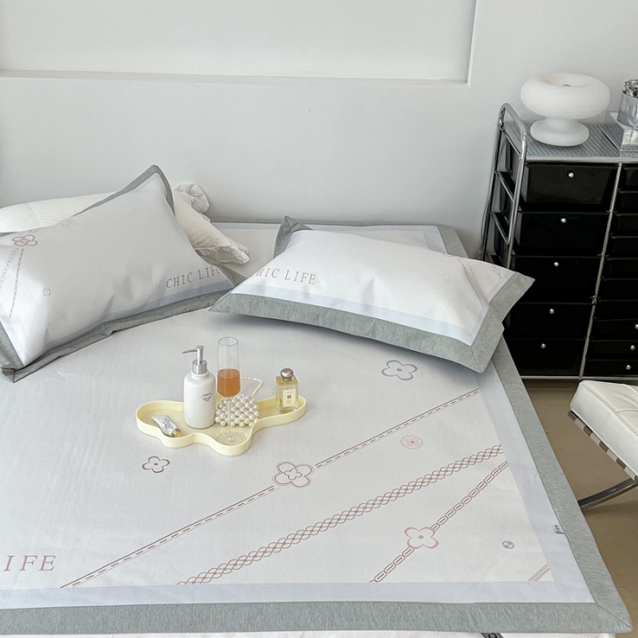 91家纺网 家纺一手货源 找家纺 昔可 2022新款大版数码水洗冰沐丝凉席 幸运花链蓝