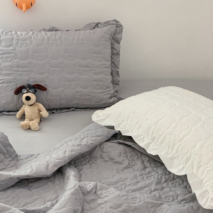 91家纺网 家纺一手货源 找家纺 六巷胡同 2023新款ins小熊床盖夏被四件套 灰小熊