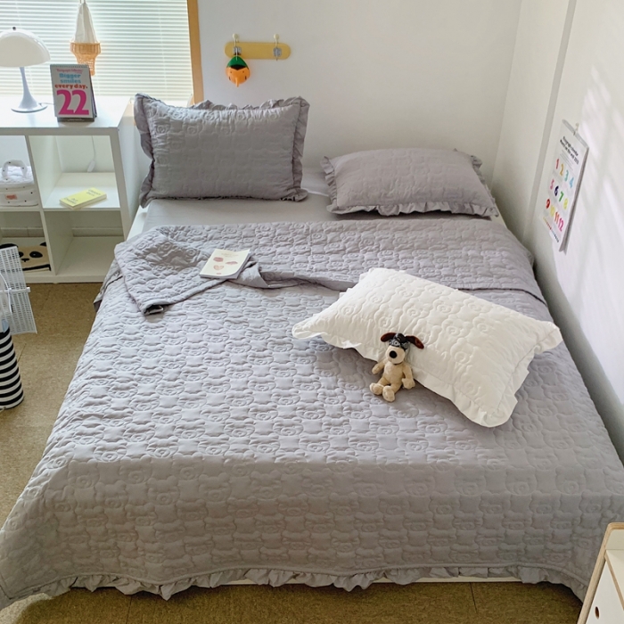 91家纺网 家纺一手货源 找家纺 六巷胡同 2023新款ins小熊床盖夏被四件套 灰小熊