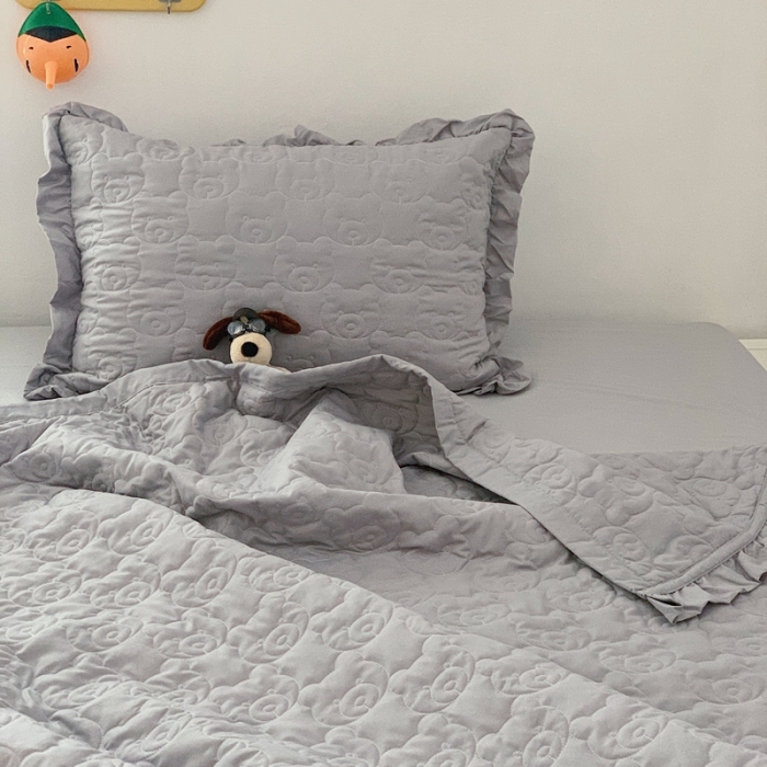 91家纺网 家纺一手货源 找家纺 六巷胡同 2023新款ins小熊床盖夏被四件套 灰小熊