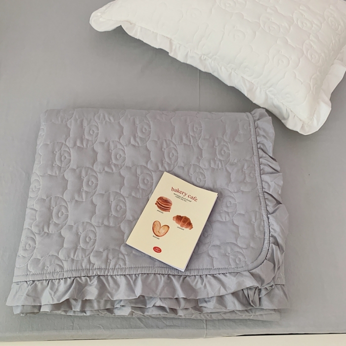 91家纺网 家纺一手货源 找家纺 六巷胡同 2023新款ins小熊床盖夏被四件套 灰小熊