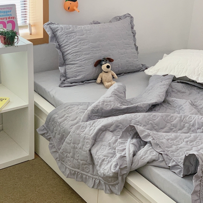 91家纺网 家纺一手货源 找家纺 六巷胡同 2023新款ins小熊床盖夏被四件套 灰小熊