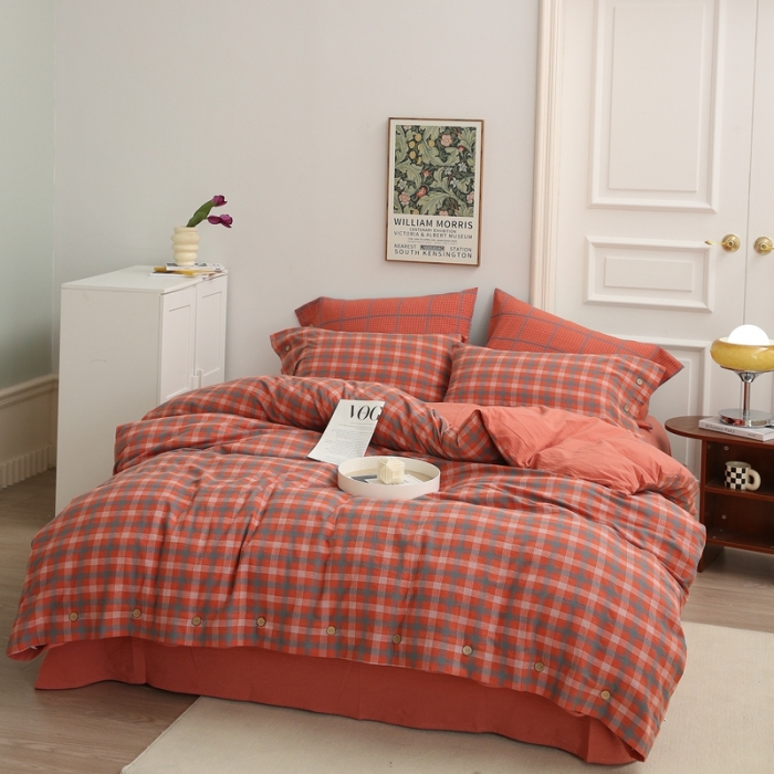 91家纺网 家纺一手货源 找家纺 榻尚家居 2023新款经典田园格子色织水洗棉四件套系列 森宇（红小格）