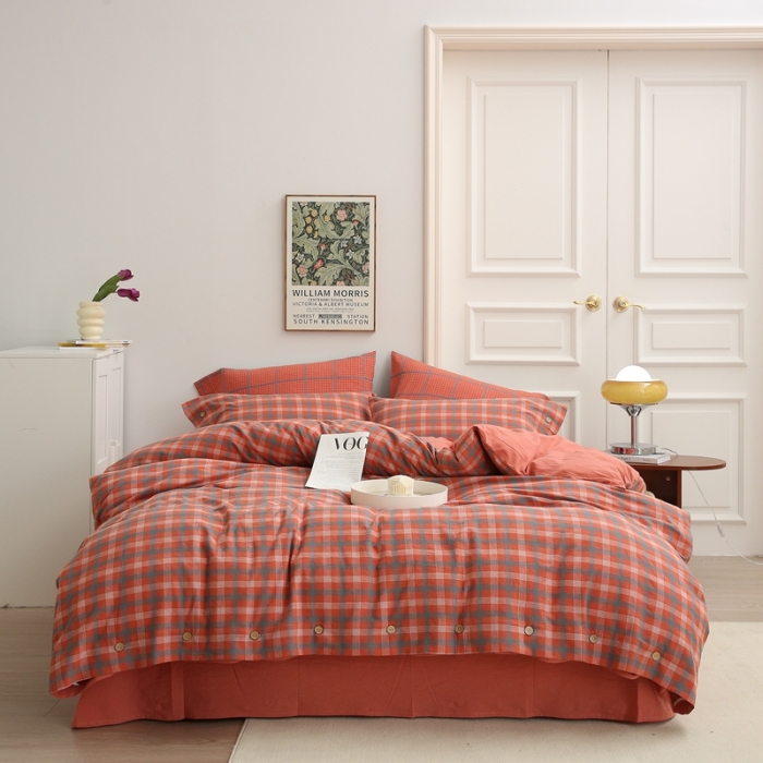 91家纺网 家纺一手货源 找家纺 榻尚家居 2023新款经典田园格子色织水洗棉四件套系列 森宇（红小格）