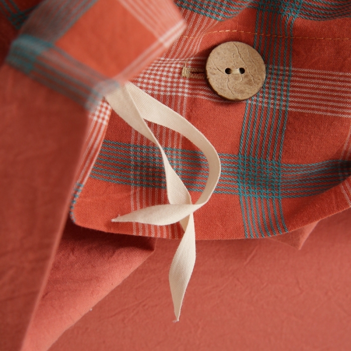 91家纺网 家纺一手货源 找家纺 榻尚家居 2023新款经典田园格子色织水洗棉四件套系列 森宇（红小格）