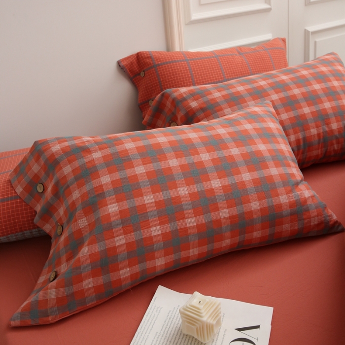 91家纺网 家纺一手货源 找家纺 榻尚家居 2023新款经典田园格子色织水洗棉四件套系列 森宇（红小格）