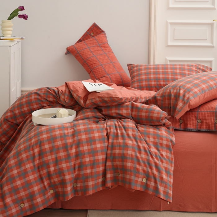 91家纺网 家纺一手货源 找家纺 榻尚家居 2023新款经典田园格子色织水洗棉四件套系列 森宇（红小格）