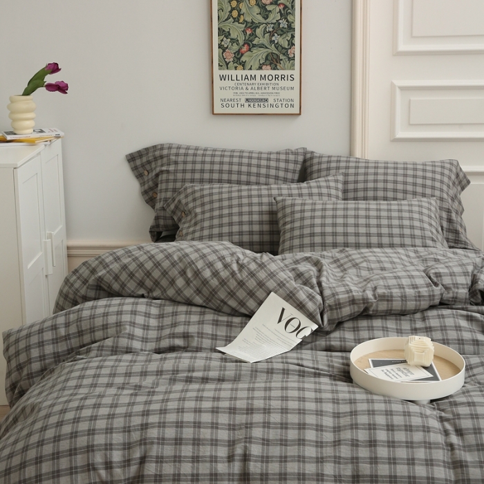 91家纺网 家纺一手货源 找家纺 榻尚家居 2023新款经典田园格子色织水洗棉四件套系列 自由（深灰格）