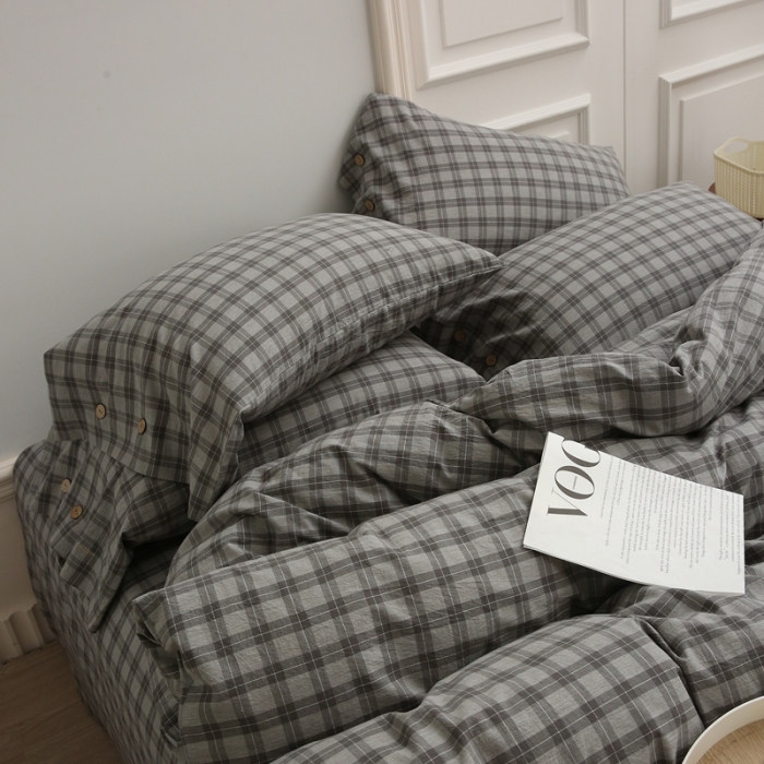 91家纺网 家纺一手货源 找家纺 榻尚家居 2023新款经典田园格子色织水洗棉四件套系列 自由（深灰格）