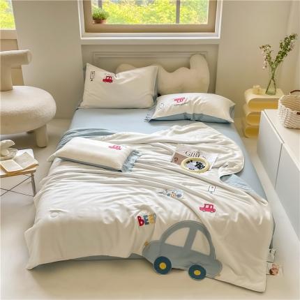 91家纺网 家纺一手货源 找家纺 星野 2022新款绣花儿童夏被-嘟嘟车