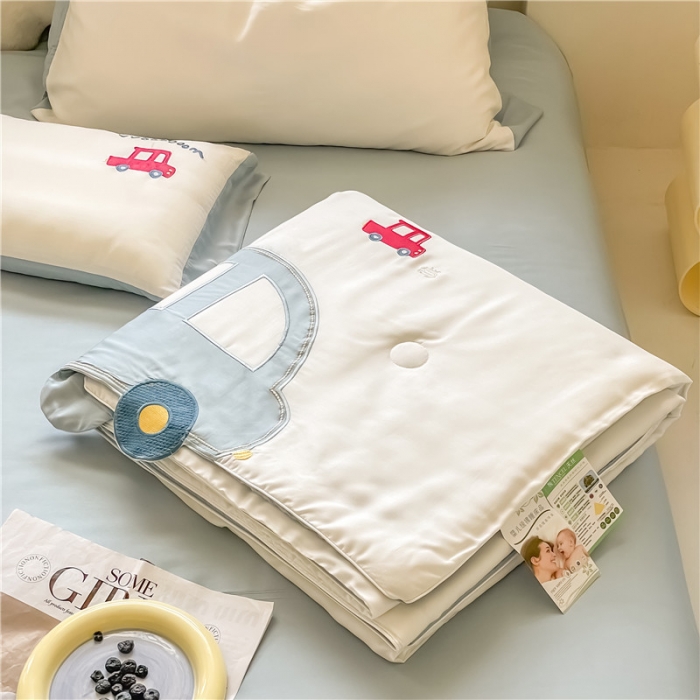 91家纺网 家纺一手货源 找家纺 星野 2022新款绣花儿童夏被-嘟嘟车