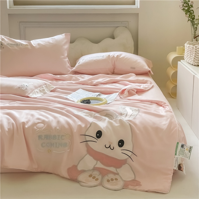 91家纺网 家纺一手货源 找家纺 星野 2022新款绣花儿童夏被-可可兔