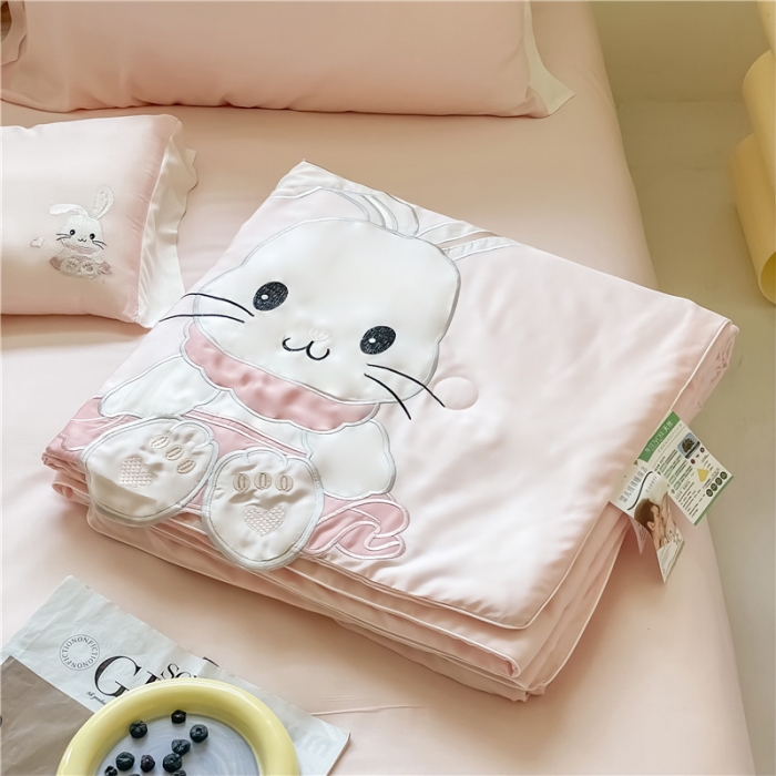 91家纺网 家纺一手货源 找家纺 星野 2022新款绣花儿童夏被-可可兔