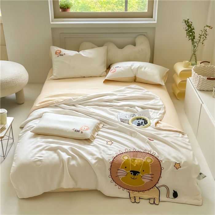 91家纺网 家纺一手货源 找家纺 星野 2022新款绣花儿童夏被-萌萌狮