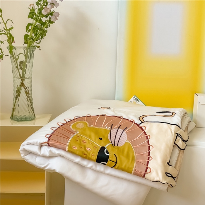 91家纺网 家纺一手货源 找家纺 星野 2022新款绣花儿童夏被-萌萌狮