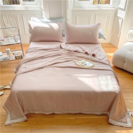 91家纺网 家纺一手货源 找家纺 星野 2022新款绣花宽边天丝夏被-薇薇安