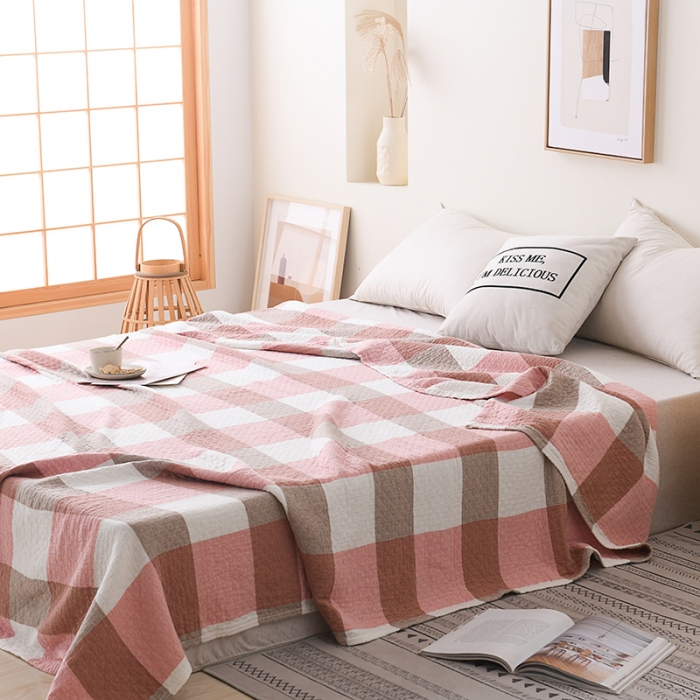 91家纺网 家纺一手货源 找家纺 雯雨 2022新款无印风纱布毛巾被夏被直播 复古大格粉