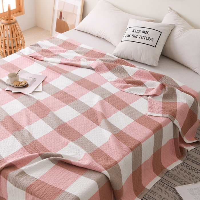 91家纺网 家纺一手货源 找家纺 雯雨 2022新款无印风纱布毛巾被夏被直播 复古大格粉