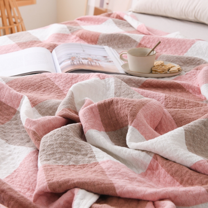 91家纺网 家纺一手货源 找家纺 雯雨 2022新款无印风纱布毛巾被夏被直播 复古大格粉