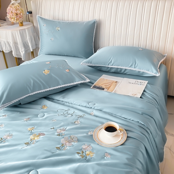 91家纺网 家纺一手货源 找家纺 安妮家居 2022新款水洗真丝夏被四件套 蕾丝浅蓝