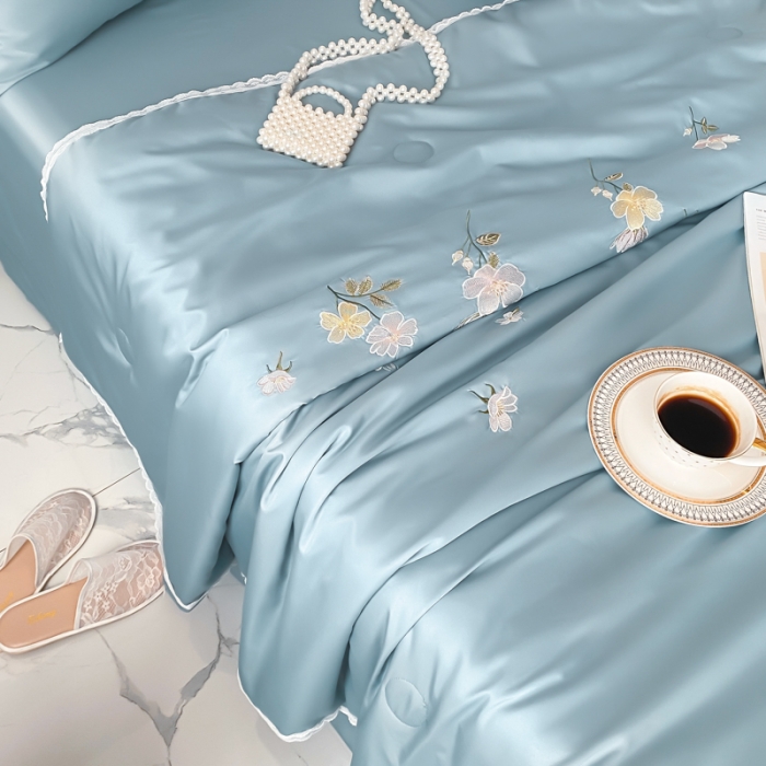 91家纺网 家纺一手货源 找家纺 安妮家居 2022新款水洗真丝夏被四件套 蕾丝浅蓝