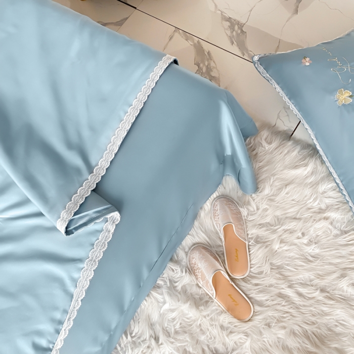 91家纺网 家纺一手货源 找家纺 安妮家居 2022新款水洗真丝夏被四件套 蕾丝浅蓝