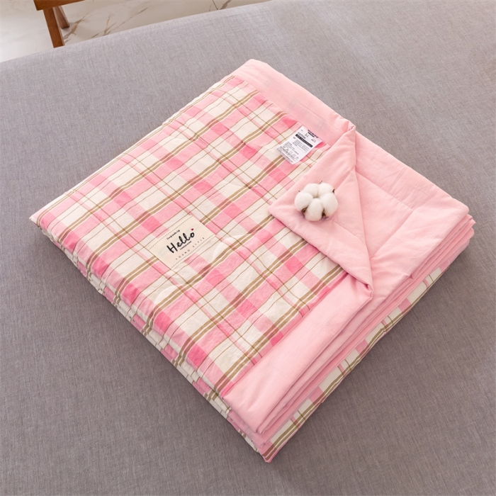 91家纺网 家纺一手货源 找家纺 简色坊 2023新款全棉色织水洗棉夏凉被格子款 草莓格