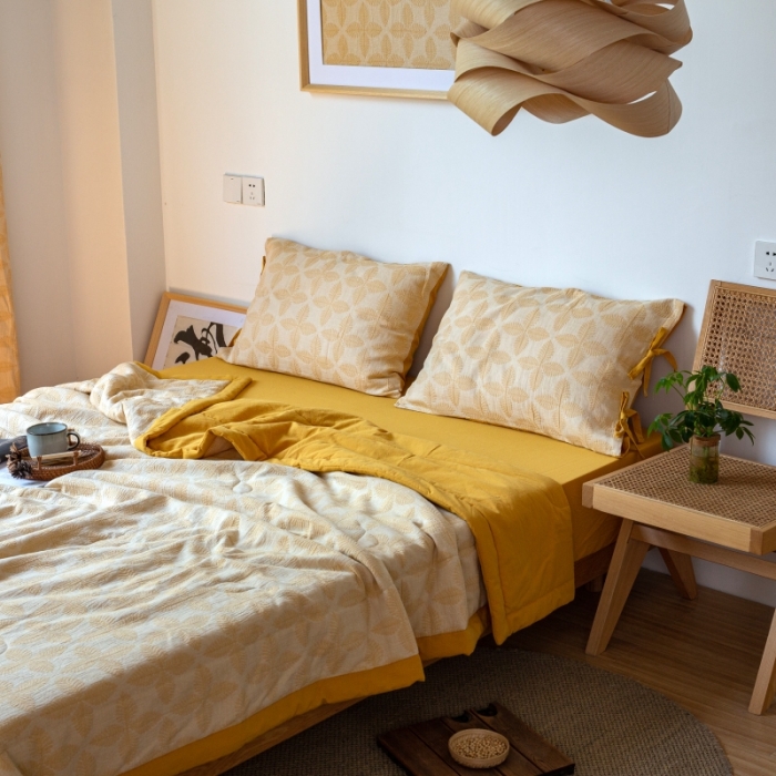 91家纺网 家纺一手货源 找家纺 安莱生活 2022新款双层纱四叶草色织大提花夏被 四叶草姜黄