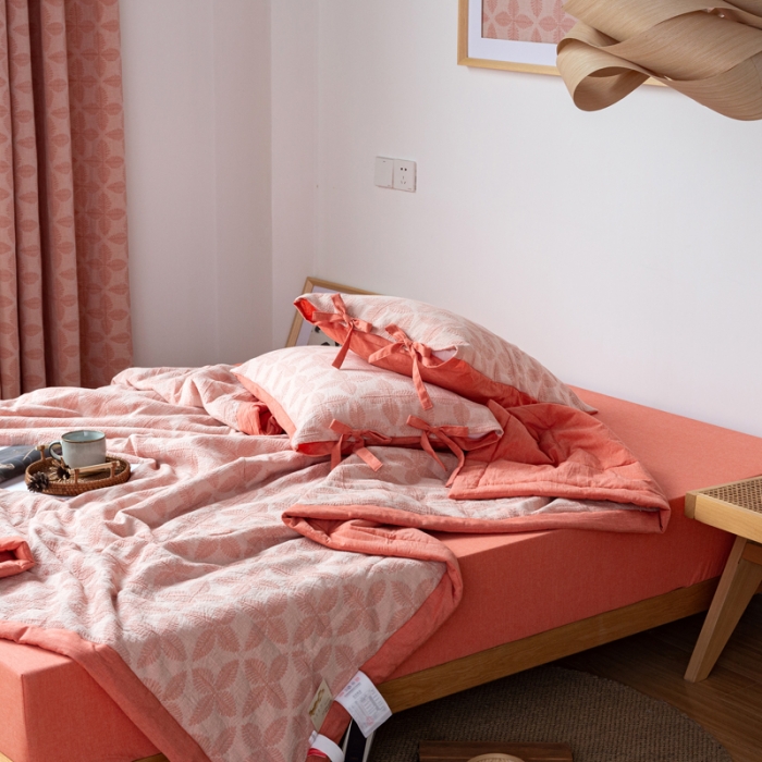 91家纺网 家纺一手货源 找家纺 安莱生活 2022新款双层纱四叶草色织大提花夏被 四叶草桔红