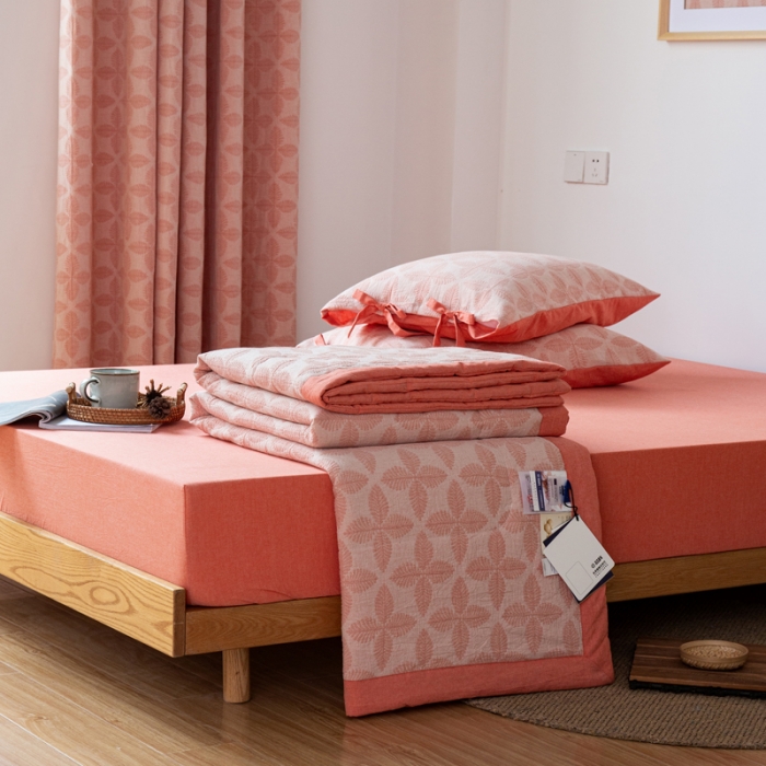 91家纺网 家纺一手货源 找家纺 安莱生活 2022新款双层纱四叶草色织大提花夏被 四叶草桔红