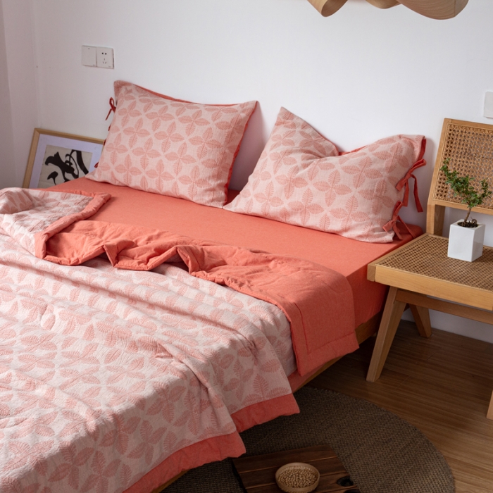 91家纺网 家纺一手货源 找家纺 安莱生活 2022新款双层纱四叶草色织大提花夏被 四叶草桔红