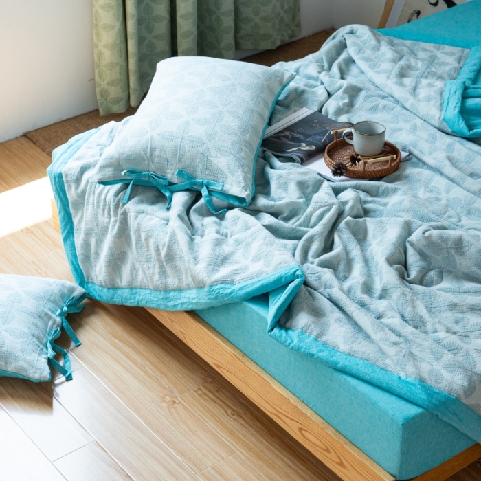 91家纺网 家纺一手货源 找家纺 安莱生活 2022新款双层纱四叶草色织大提花夏被 四叶草兰青