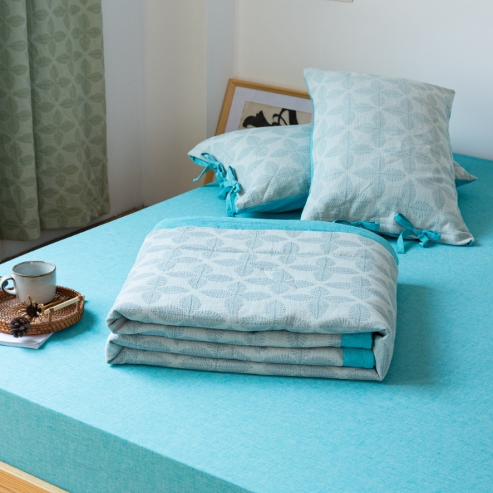 91家纺网 家纺一手货源 找家纺 安莱生活 2022新款双层纱四叶草色织大提花夏被 四叶草兰青