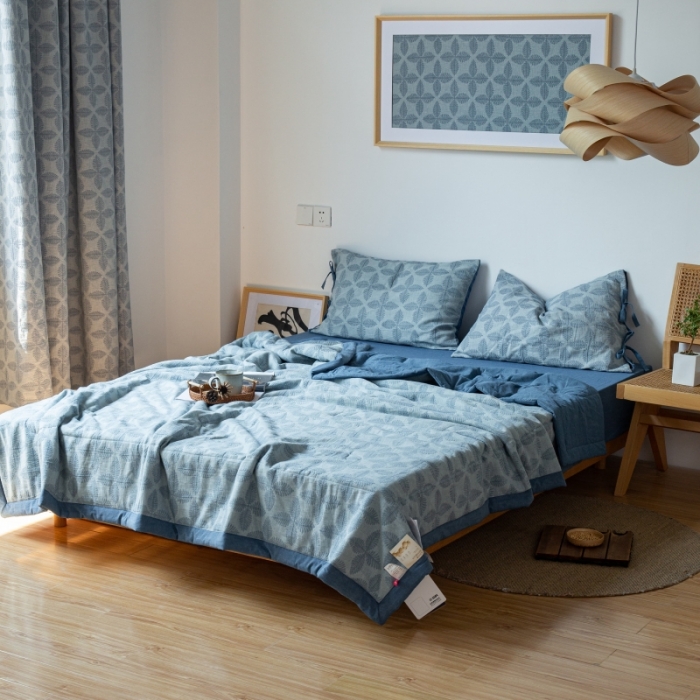 91家纺网 家纺一手货源 找家纺 安莱生活 2022新款双层纱四叶草色织大提花夏被 四叶草深蓝