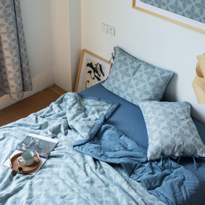 91家纺网 家纺一手货源 找家纺 安莱生活 2022新款双层纱四叶草色织大提花夏被 四叶草深蓝