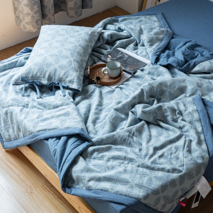 91家纺网 家纺一手货源 找家纺 安莱生活 2022新款双层纱四叶草色织大提花夏被 四叶草深蓝