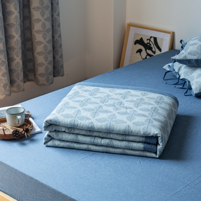 91家纺网 家纺一手货源 找家纺 安莱生活 2022新款双层纱四叶草色织大提花夏被 四叶草深蓝