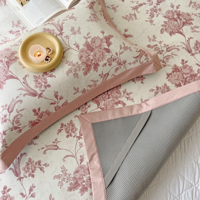 91家纺网 家纺一手货源 找家纺 时年 2022新款水洗冰露丝养生席凉席 莫奈-粉