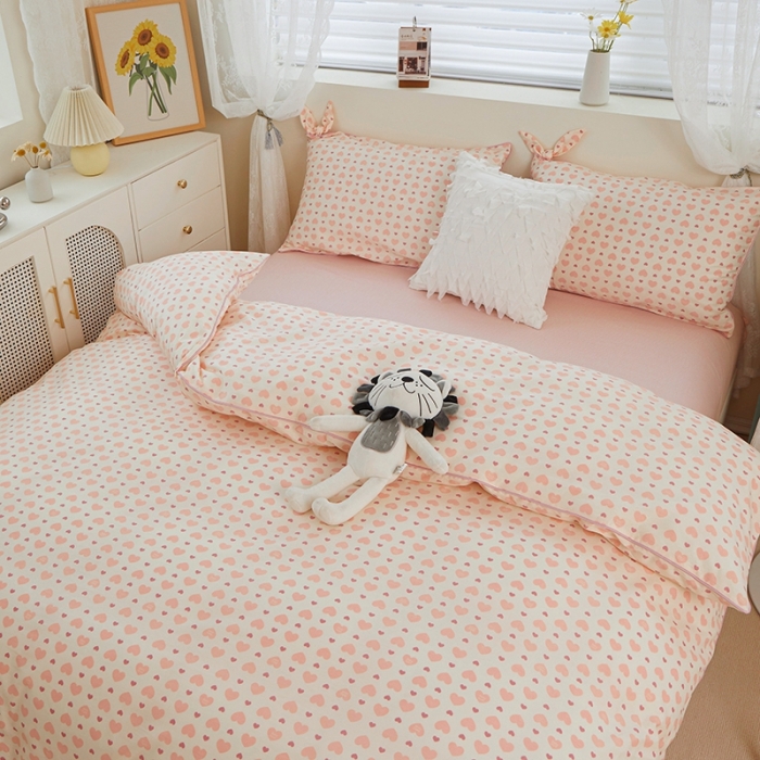 91家纺网 家纺一手货源 找家纺 一米阳光 2022新款镶边兔耳朵工艺款系列四件套 朵心