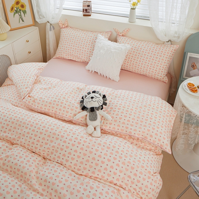 91家纺网 家纺一手货源 找家纺 一米阳光 2022新款镶边兔耳朵工艺款系列四件套 朵心