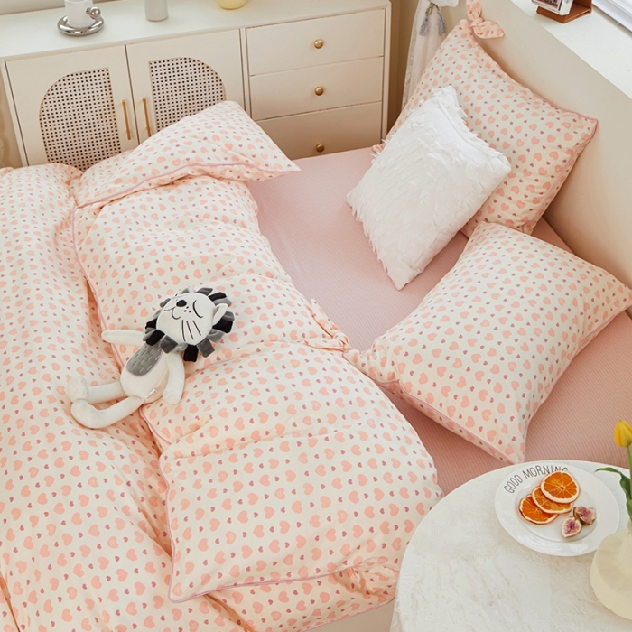 91家纺网 家纺一手货源 找家纺 一米阳光 2022新款镶边兔耳朵工艺款系列四件套 朵心