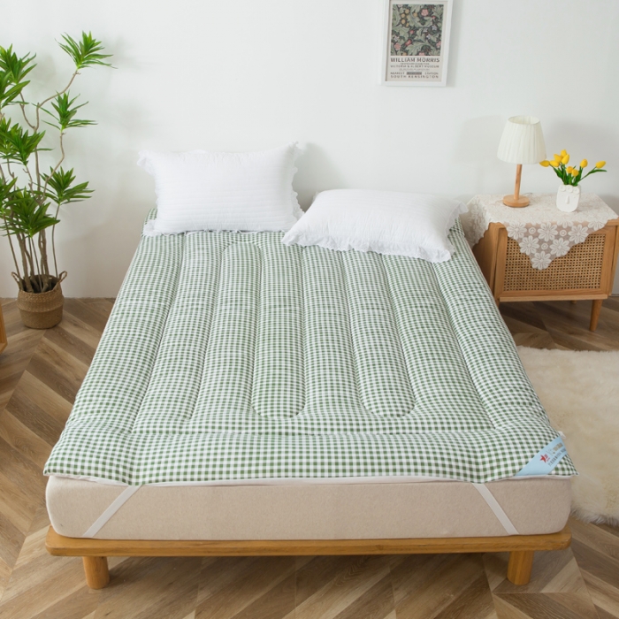 91家纺网 家纺一手货源 找家纺 一条棉被 2022新款亲肤水洗棉床垫 格子绿