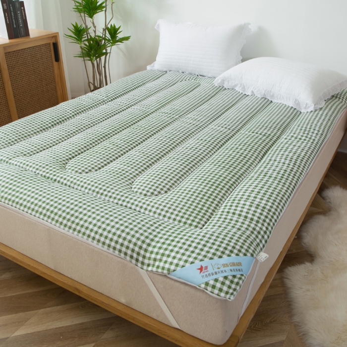 91家纺网 家纺一手货源 找家纺 一条棉被 2022新款亲肤水洗棉床垫 格子绿