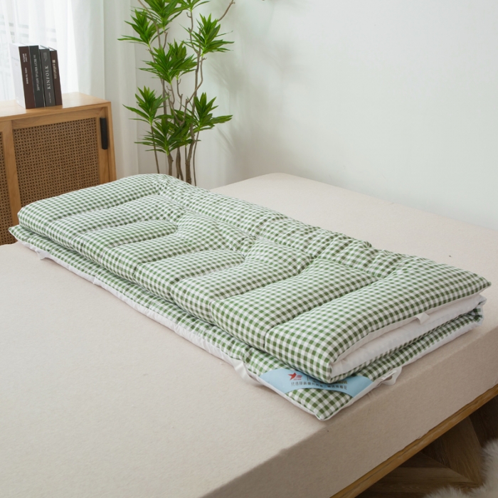 91家纺网 家纺一手货源 找家纺 一条棉被 2022新款亲肤水洗棉床垫 格子绿